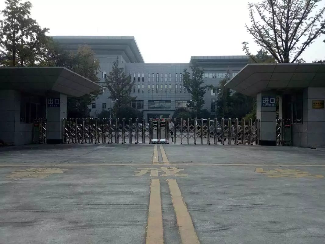 张家港市张家港市四川消防总队伸缩门